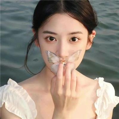 镜花不比人间月